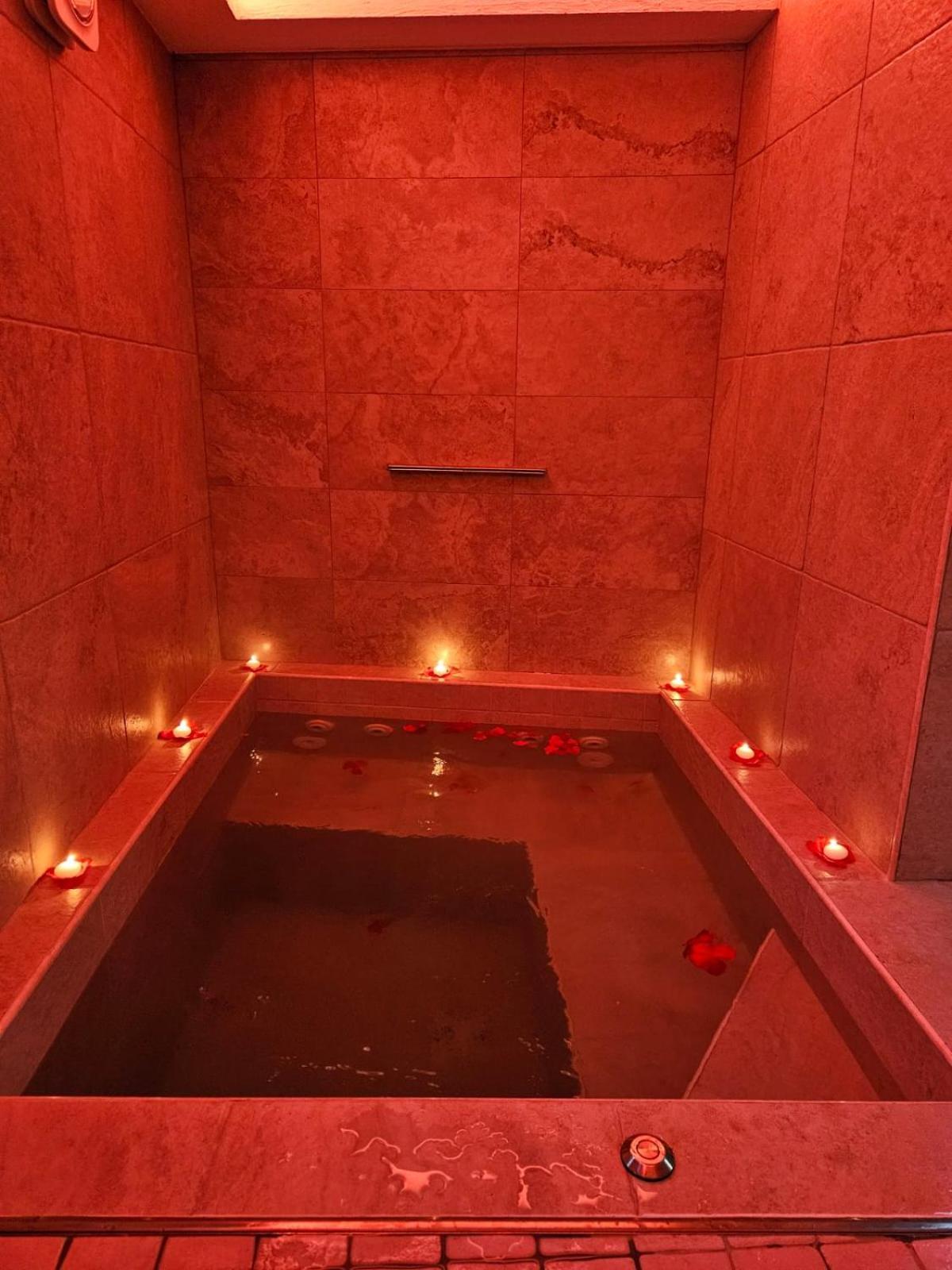 Luxuite Spa Con Piscina E Jacuzzi Alberobello Luaran gambar