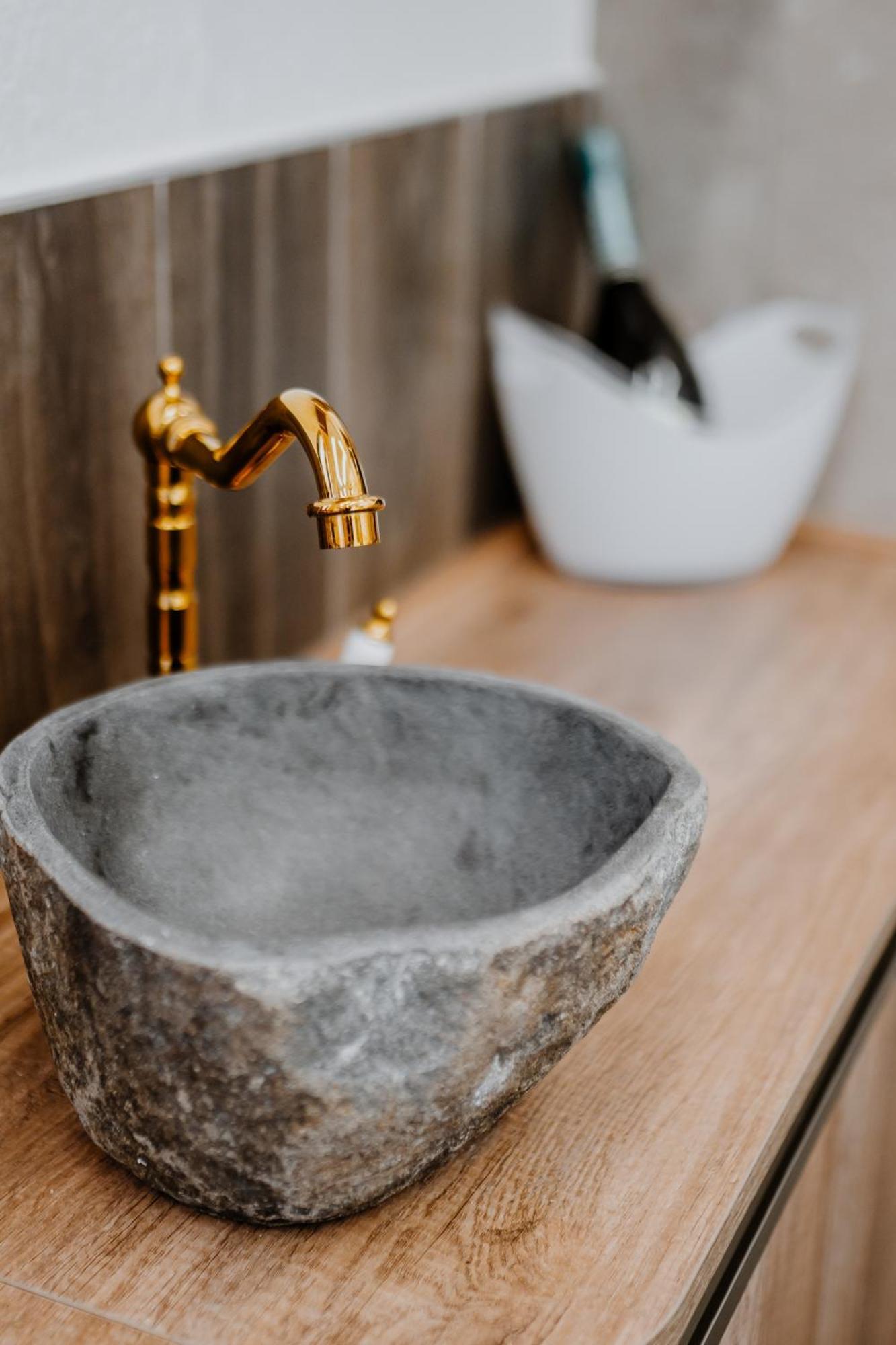 Luxuite Spa Con Piscina E Jacuzzi Alberobello Luaran gambar