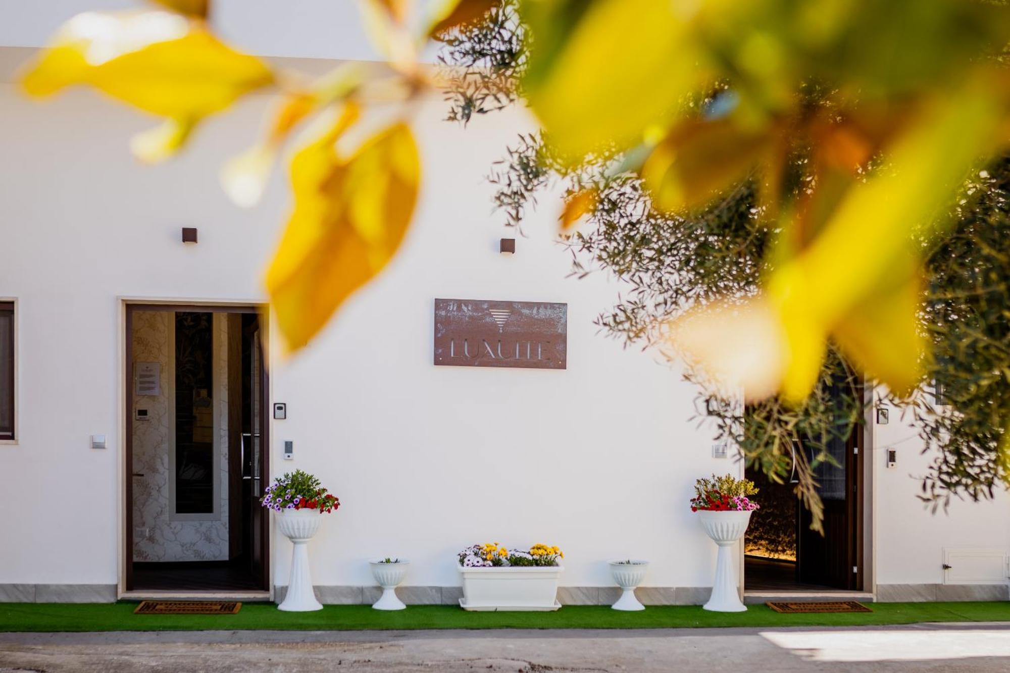 Luxuite Spa Con Piscina E Jacuzzi Alberobello Luaran gambar