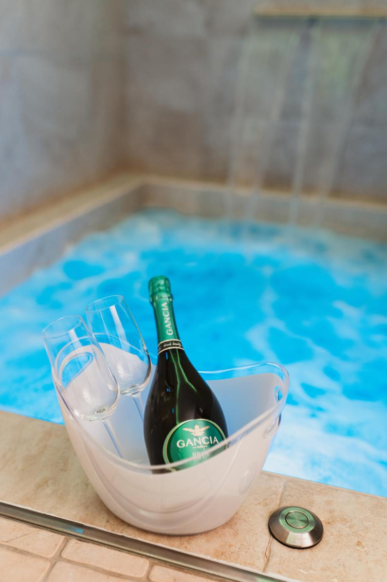 Luxuite Spa Con Piscina E Jacuzzi Alberobello Luaran gambar